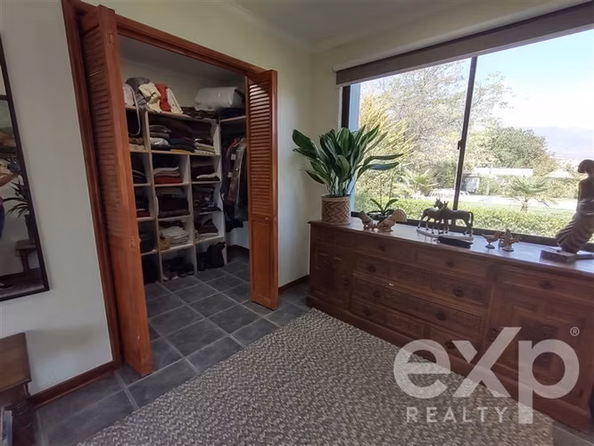 Parcela arrienda en Olmué. Casa con 5d y 4b. Piscina Quincho