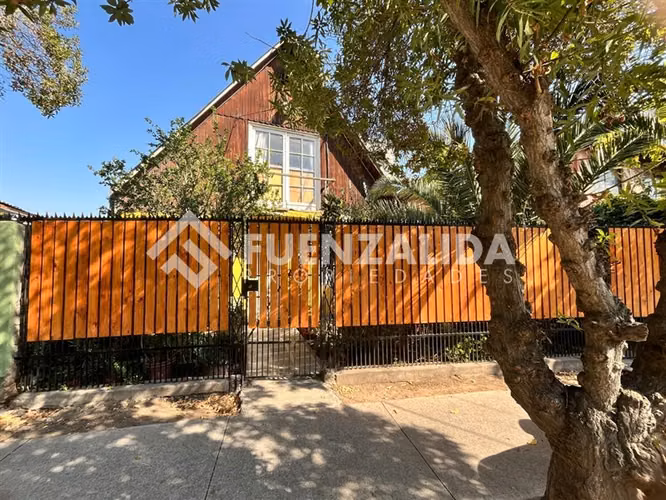 Casa en venta de 4 dorm. en Maipú