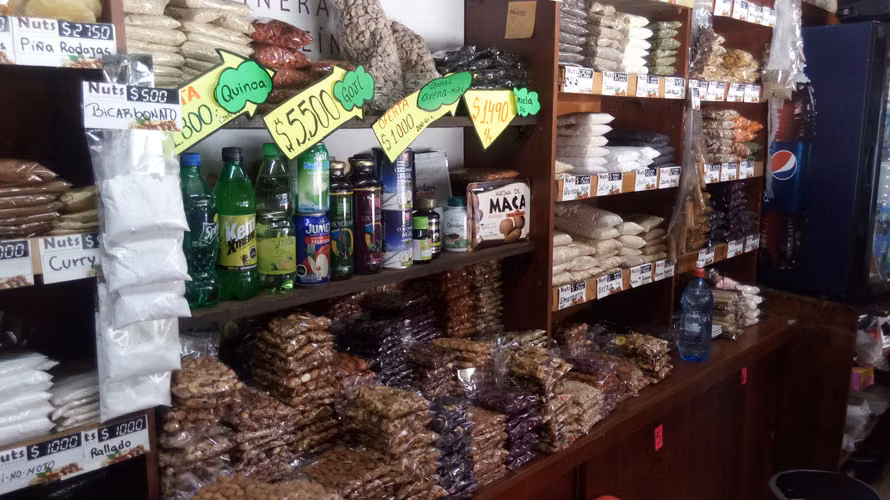 OFERTA OFERTA....Se traspasa atractivo y céntrico local comercial de Frutos Secos