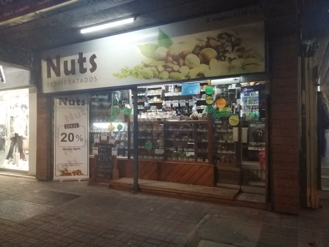 OFERTA OFERTA....Se traspasa atractivo y céntrico local comercial de Frutos Secos