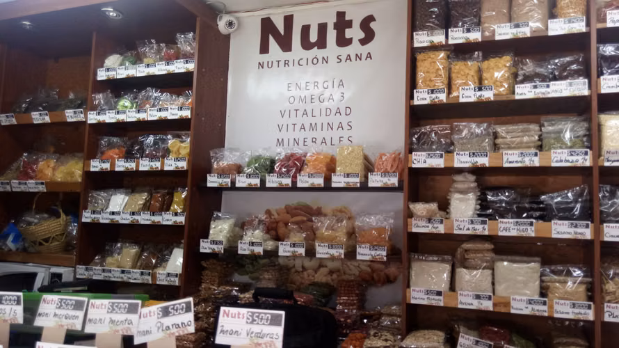 OFERTA OFERTA....Se traspasa atractivo y céntrico local comercial de Frutos Secos