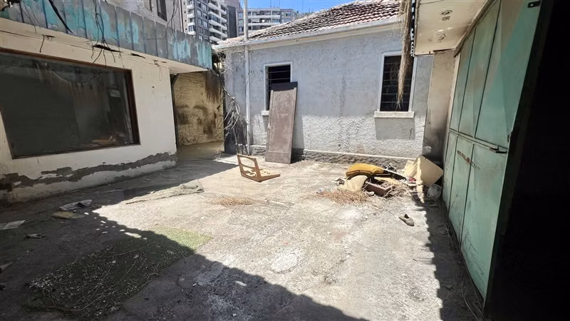LOCAL COMERCIAL Entre Av. Santo Dumont y la calle maestra lidia torres