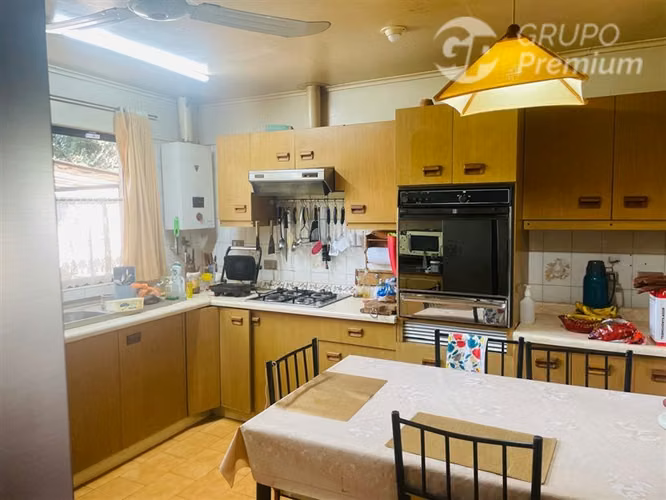 CASA EN VENTA EN EL CENTRO DE MELIPILLA/ TERRENO 934,5.