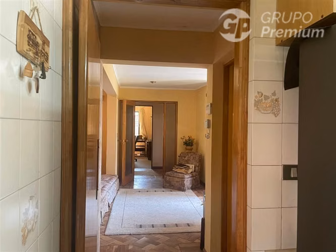 CASA EN VENTA EN EL CENTRO DE MELIPILLA/ TERRENO 934,5.
