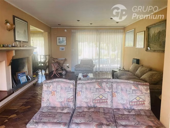 CASA EN VENTA EN EL CENTRO DE MELIPILLA/ TERRENO 934,5.
