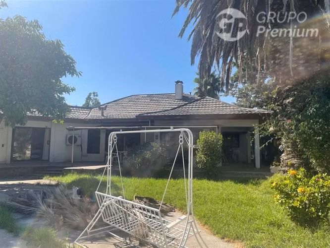 CASA EN VENTA EN EL CENTRO DE MELIPILLA/ TERRENO 934,5.