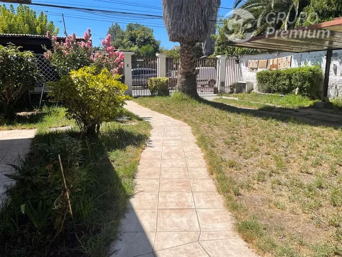 CASA EN VENTA EN EL CENTRO DE MELIPILLA/ TERRENO 934,5.