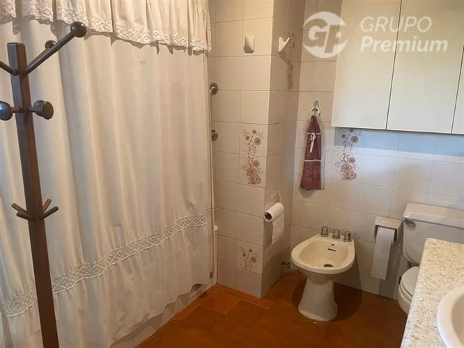CASA EN VENTA EN EL CENTRO DE MELIPILLA/ TERRENO 934,5.