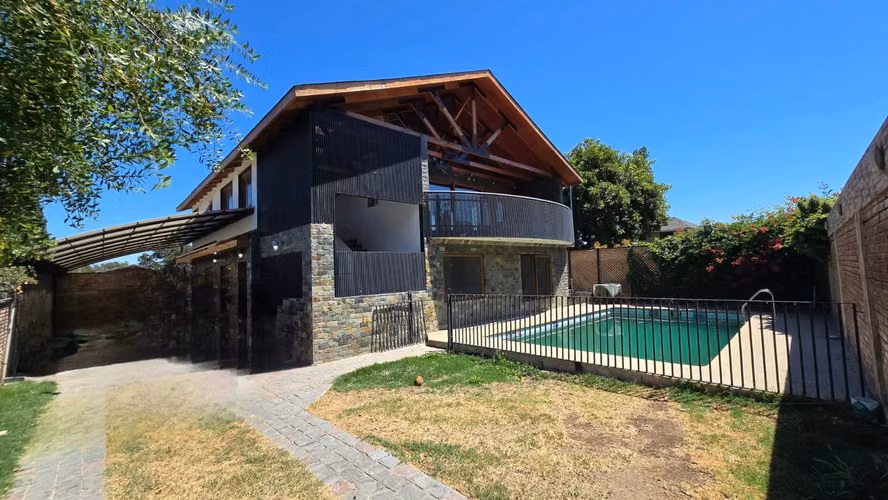 Amplia Casa En Venta En Av. Principal En Isla De Maipo