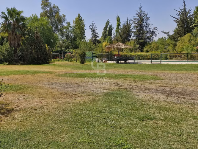 Parcela 5 Dormitorios en Chicureo con Piscina y Quincho