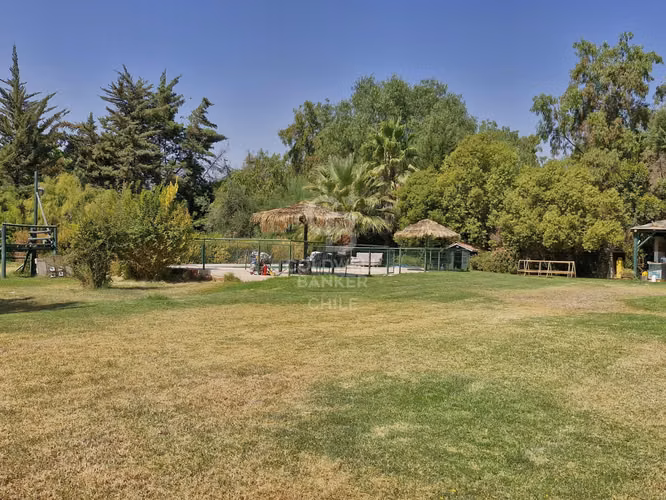 Parcela 5 Dormitorios en Chicureo con Piscina y Quincho
