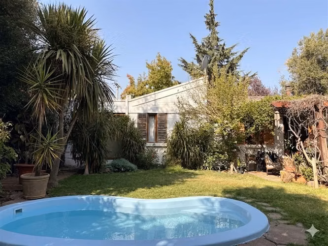 Oportunidad en La Dehesa: casa con amplio jardín