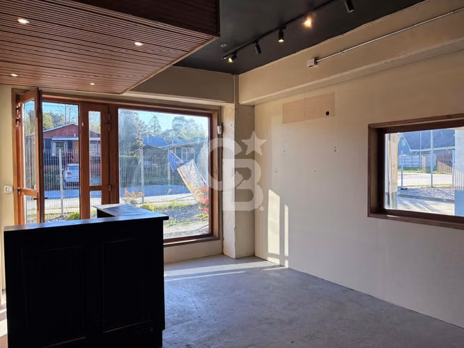 Amplio local comercial en ubicación de alto flujo