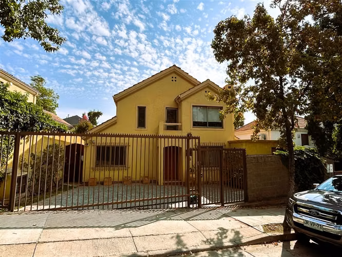 San Carlos de Apoquindo / Las Condes