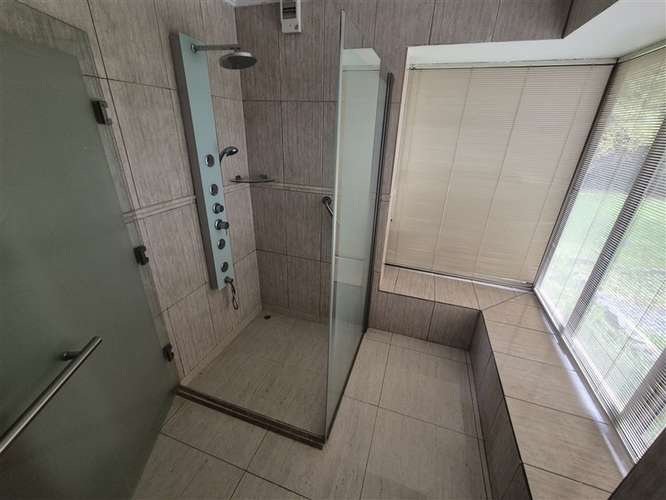 Casa en venta de 9 dorm. en Los Angeles - Imagen 32