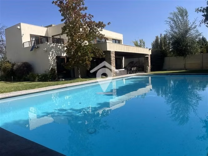 Casa en arriendo de 5D, Subterraneo NO PERIMETRAL. Chicureo. - Imagen 9