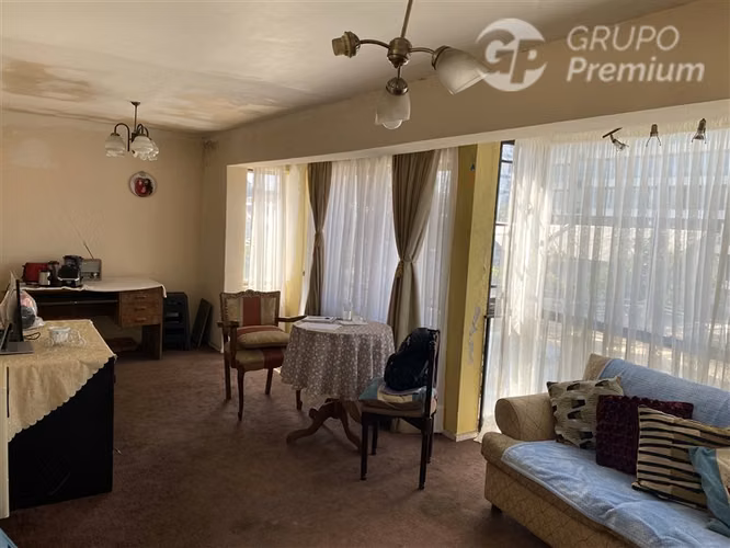 Amplio departamento en venta de 5 dorm. en Concepción