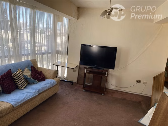 Amplio departamento en venta de 5 dorm. en Concepción