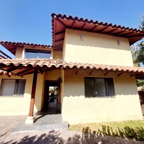 Gran Casa Huechuraba | 5D+4B | Estilo Chileno (157160)