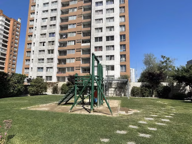 Se Vende Impecable Depto 2D-1B-1E a Tan Solo 5 minutos del Metro San Miguel