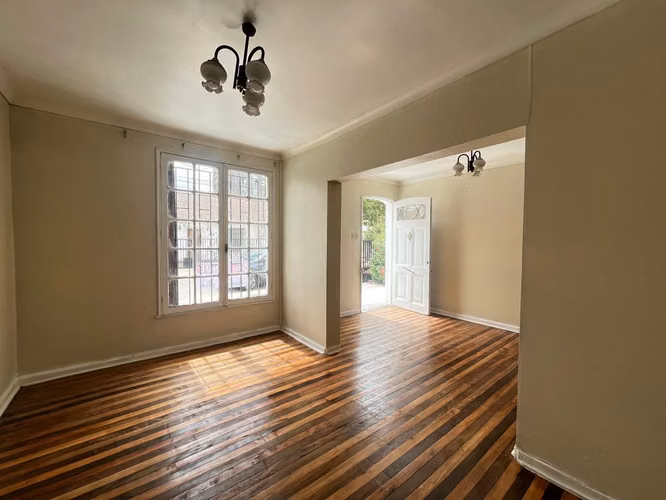 SE VENDE HERMOSA CASA 4D-1B-1ESTACIONAMIENTO