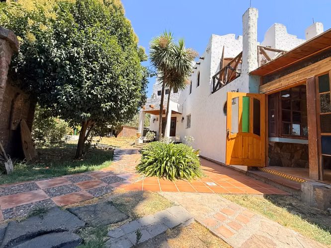 CASA DE ESTILO MEDITERRÁNEO CON DISEÑO ÚNICO | 160 m² CONST. EN PARCELA DE 1.200 m²