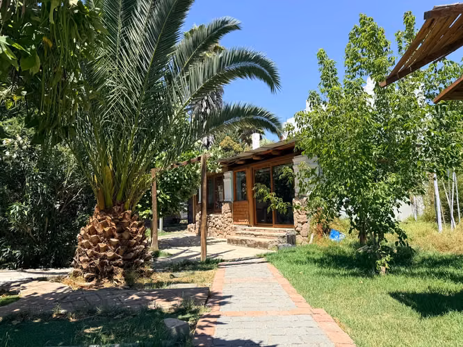 CASA DE ESTILO MEDITERRÁNEO CON DISEÑO ÚNICO | 160 m² CONST. EN PARCELA DE 1.200 m²