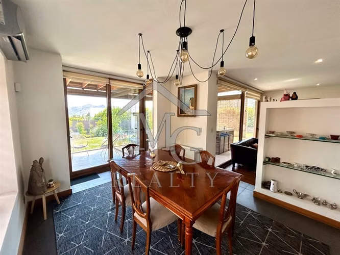 Casa en venta de 5 dorm. en piedra Roja Chicureo Colina