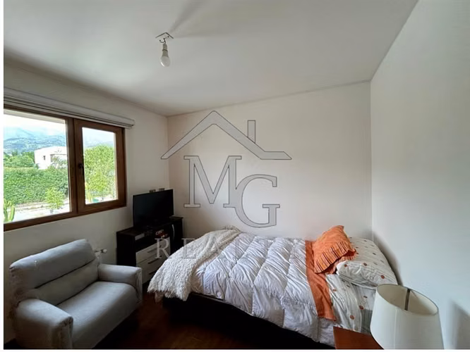 Casa en venta de 5 dorm. en piedra Roja Chicureo Colina