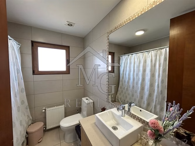 Casa en venta de 5 dorm. en piedra Roja Chicureo Colina