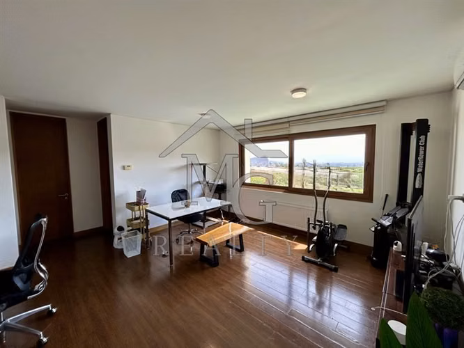 Casa en venta de 5 dorm. en piedra Roja Chicureo Colina