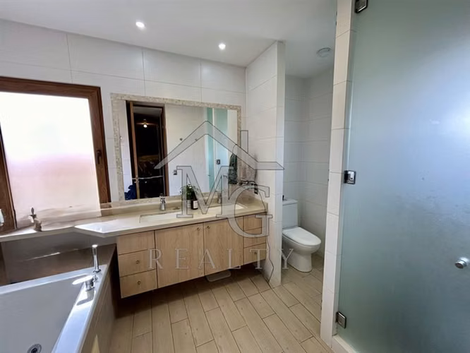 Casa en venta de 5 dorm. en piedra Roja Chicureo Colina