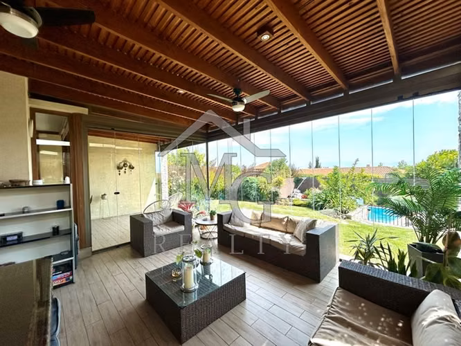 Casa en venta de 5 dorm. en piedra Roja Chicureo Colina