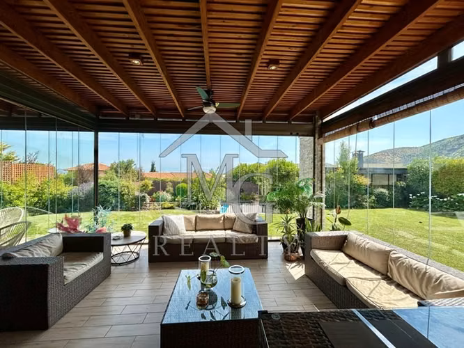 Casa en venta de 5 dorm. en piedra Roja Chicureo Colina