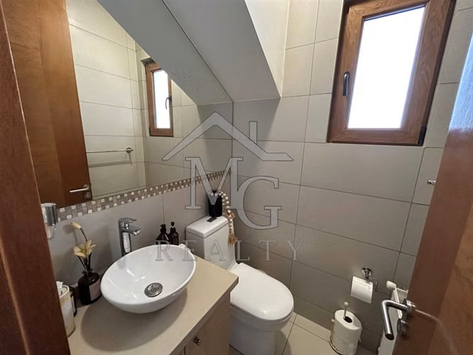 Casa en venta de 5 dorm. en piedra Roja Chicureo Colina