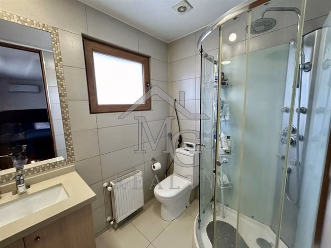 Casa en venta de 5 dorm. en piedra Roja Chicureo Colina