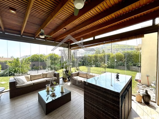 Casa en venta de 5 dorm. en piedra Roja Chicureo Colina