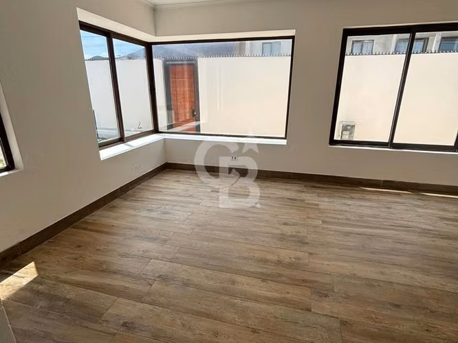 Casa de 338 m2, San Joaquín Sector Oriente, La Serena