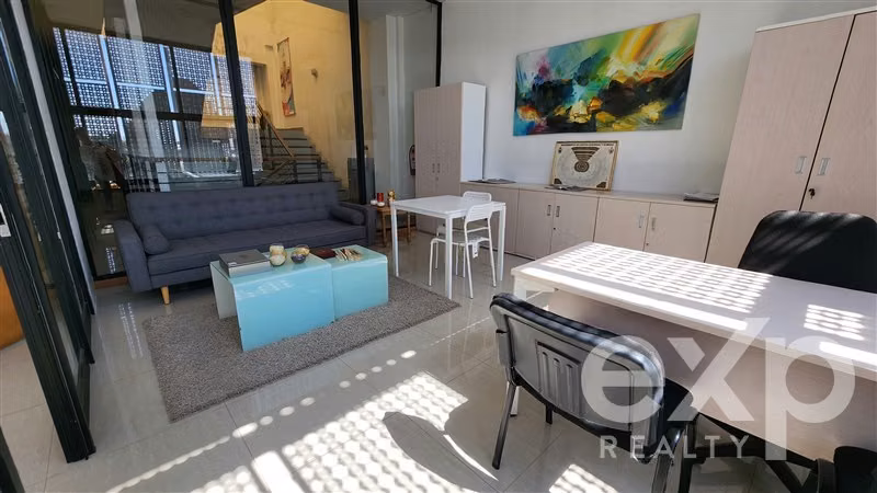 Edificio Comercial con bodegas venta en Santiago