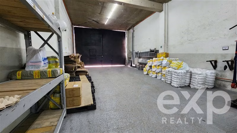 Edificio Comercial con bodegas venta en Santiago
