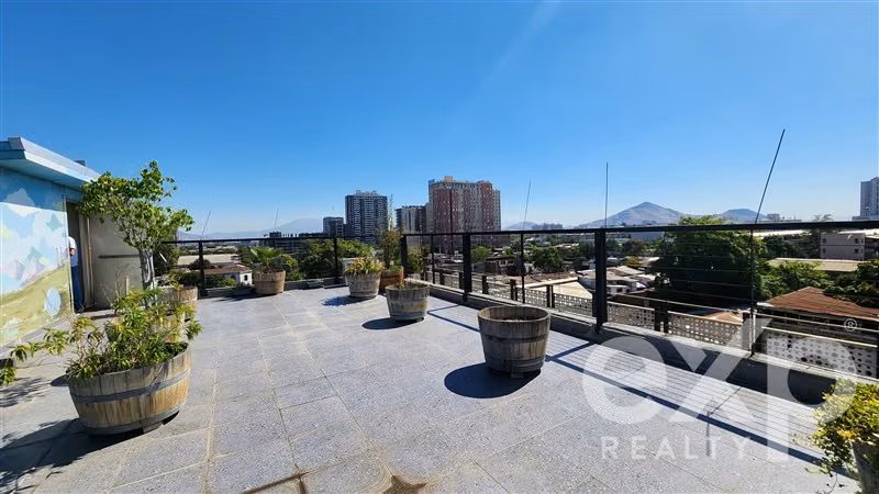 Edificio Comercial con bodegas venta en Santiago