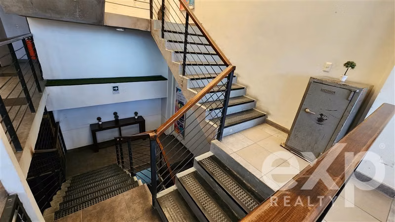 Edificio Comercial con bodegas en arriendo en Santiago