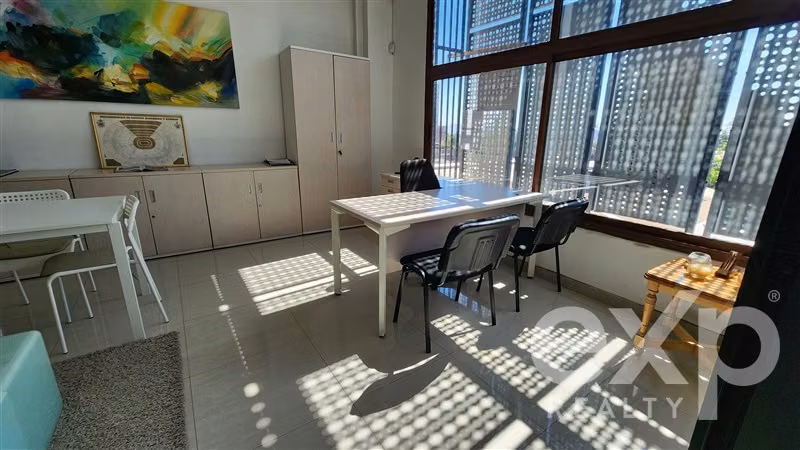 Edificio Comercial con bodegas en arriendo en Santiago