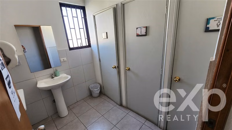 Edificio Comercial con bodegas en arriendo en Santiago - Imagen 7