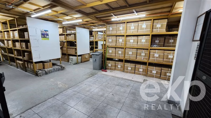 Edificio Comercial con bodegas en arriendo en Santiago - Imagen 18