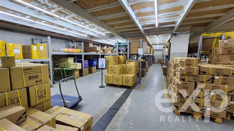 Edificio Comercial con bodegas en arriendo en Santiago - Imagen 8