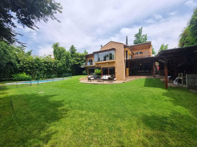 Amplia Casa en Venta 6 dormitorios (157313)