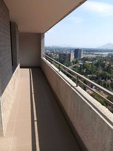 En excelente estado, a 7 min  de Vitacura. (157308) - Imagen 12