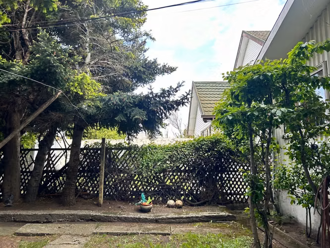 VENDO HERMOSA CASA CON AMPLIO TERRENO EN CALLE MIRAFLORES - Imagen 15