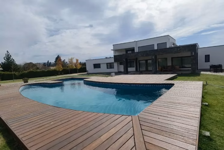 Destacada Parcela Con Casa En Condominio, Peñaflor